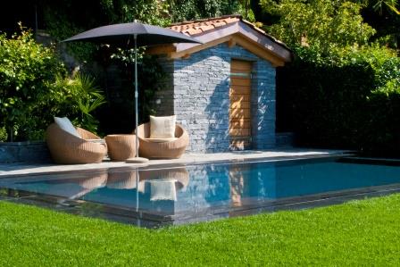 piscina resina fibra prefabbricata sfioro lineare pulita linea sobria rivierapool